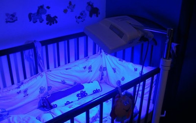 Фототерапия новорожденных